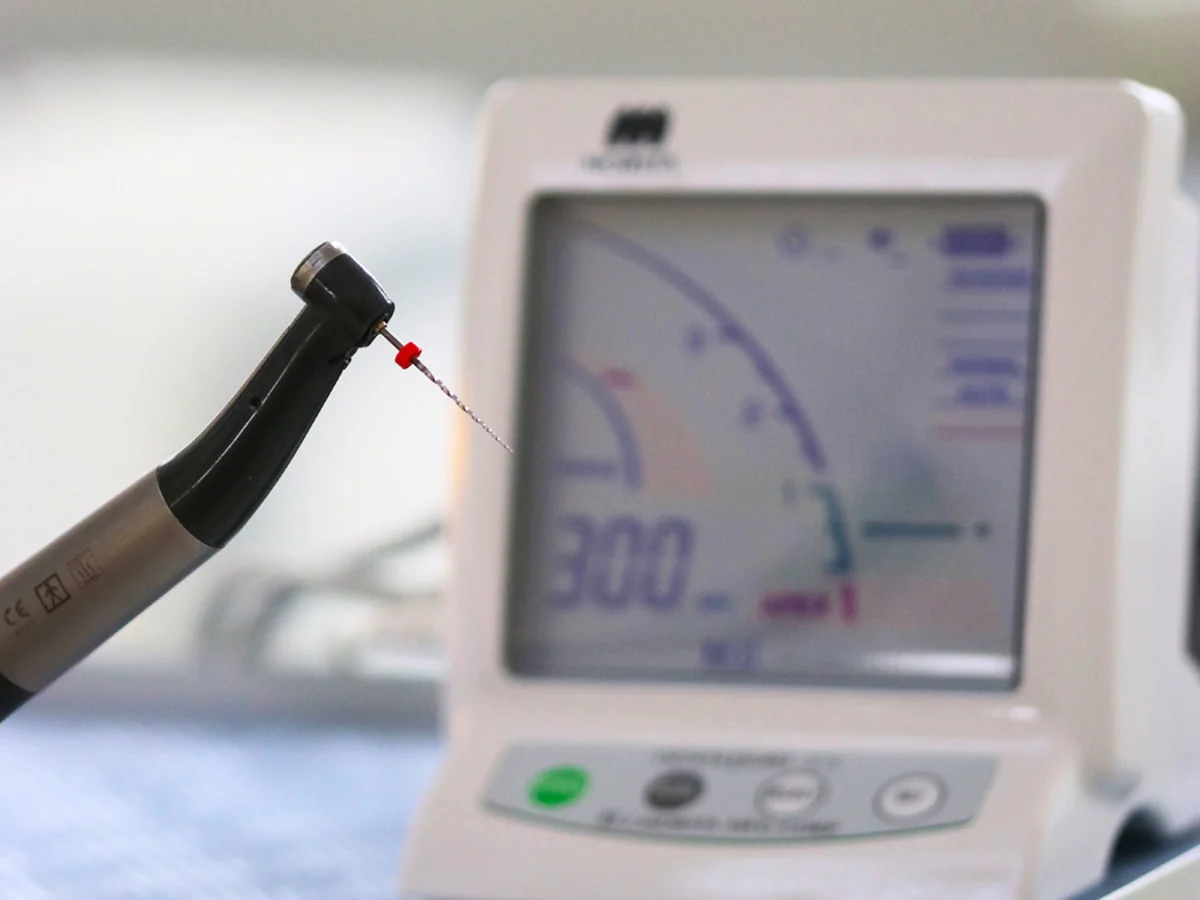 G&eacute;pi műszeres gy&ouml;k&eacute;rkezel&eacute;s